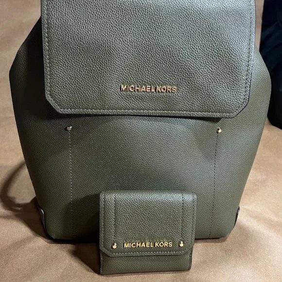 Michael Kors | Bags | Michael Kors Hayes Backpack And  display picture 3